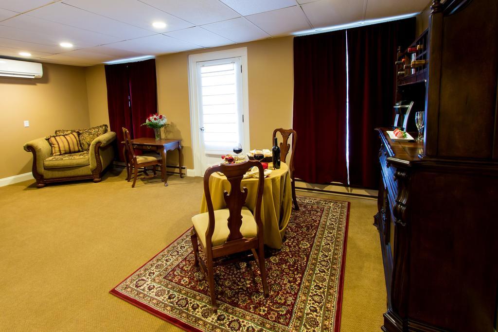 The Sherwood Hotel Greene Room photo
